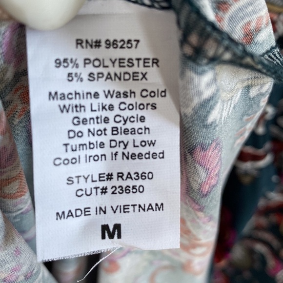 PerSeption Concept paisley 3/4 sleeved Top, Size M, NWT - Picture 5 of 6